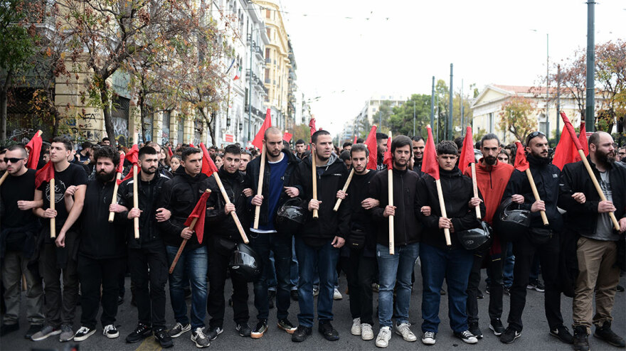 Πολυτεχνείο: Ειρηνική η πορεία στην Αθήνα - Άνοιξαν οι δρόμοι