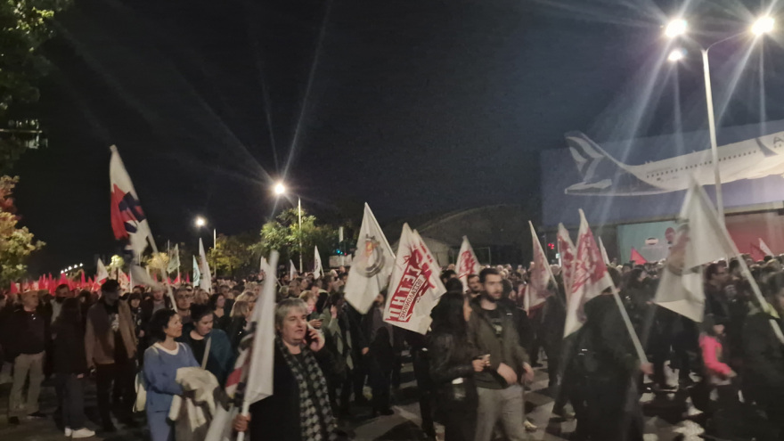 Ξεκίνησαν οι πορείες για το Πολυτεχνείο στη Θεσσαλονίκη - Βίντεο και φωτογραφίες