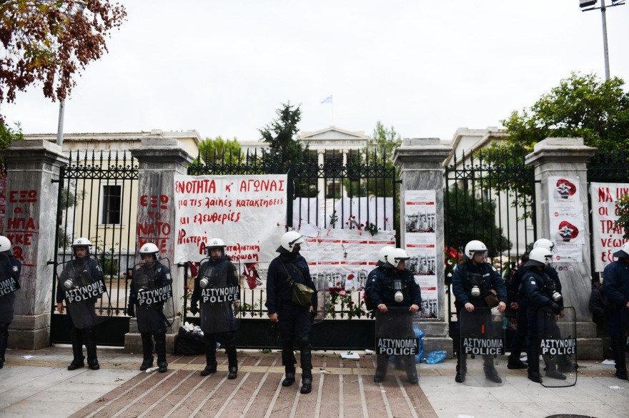 Πολυτεχνείο: Ειρηνική η πορεία στην Αθήνα - Άνοιξαν οι δρόμοι