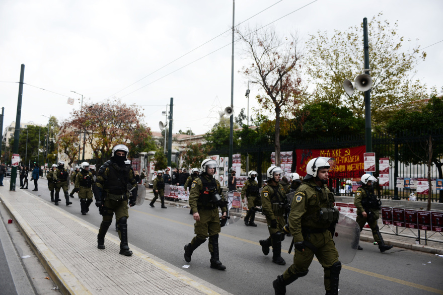 Πολυτεχνείο: Ειρηνική η πορεία στην Αθήνα - Άνοιξαν οι δρόμοι