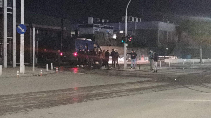 Πολυτεχνείο: Επεισόδια μετά την πορεία στη Θεσσαλονίκη - Καταστροφές στο ΑΠΘ