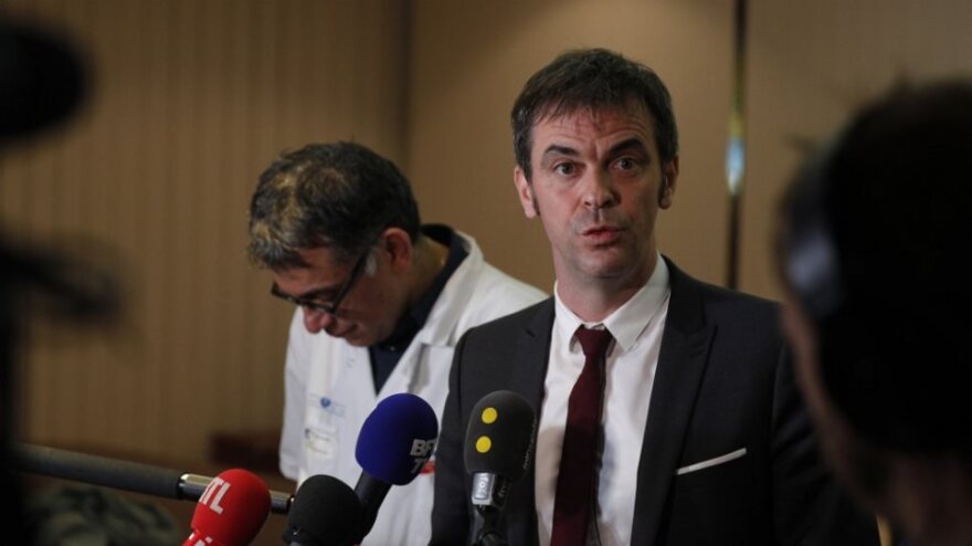 Γαλλία: Ο τέως υπουργός Υγείας συνδέει την επιδημία βρογχιολίτιδας σε παιδιά με την χρήση μάσκας