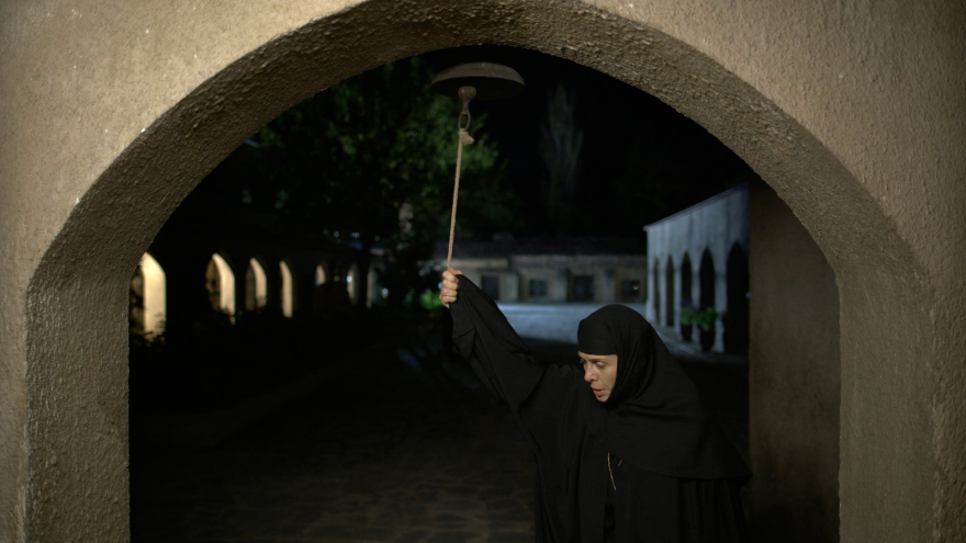 Μαύρο Ρόδο: Η Αυξεντία με την Ελισάβετ θάβουν τα οστά στα μνήματα