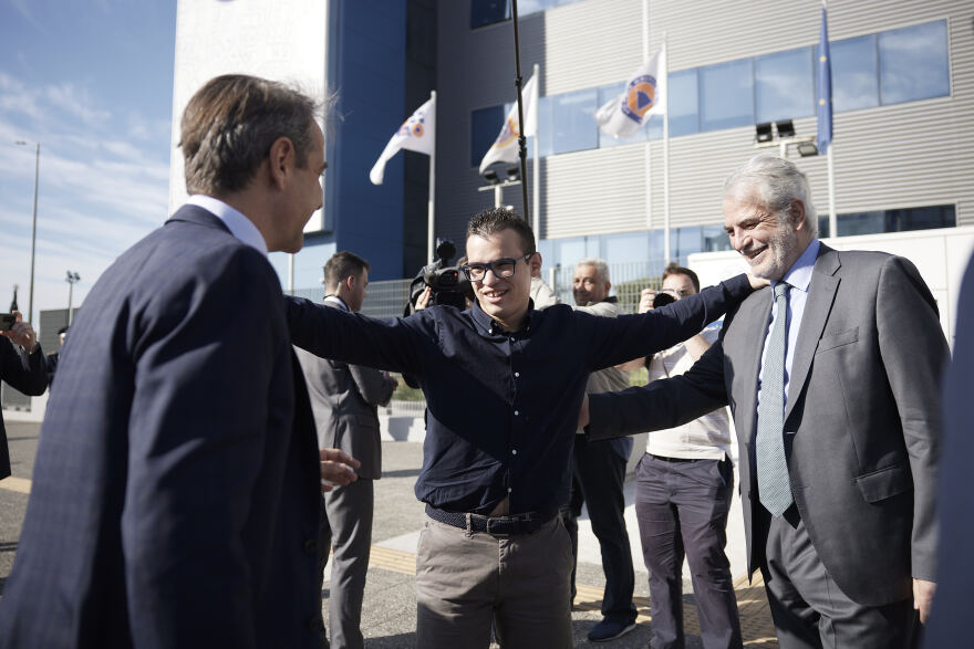 DuoDay σήμερα για τον Μητσοτάκη  - Ο Γιώργος τον περίμενε στο Μαξίμου και δούλεψαν μαζί