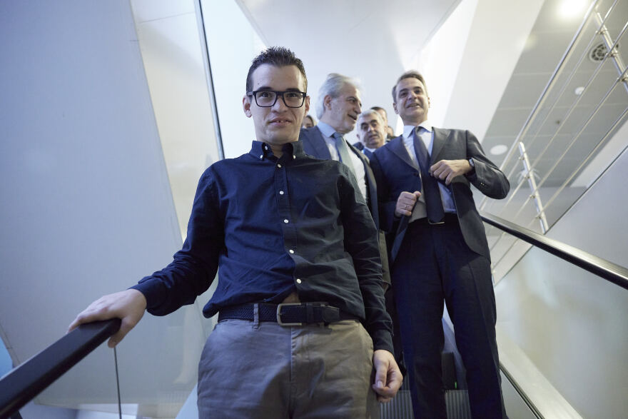 DuoDay σήμερα για τον Μητσοτάκη  - Ο Γιώργος τον περίμενε στο Μαξίμου και δούλεψαν μαζί