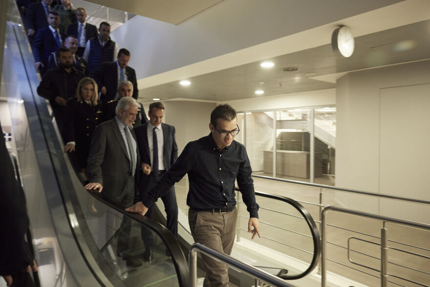 DuoDay σήμερα για τον Μητσοτάκη  - Ο Γιώργος τον περίμενε στο Μαξίμου και δούλεψαν μαζί