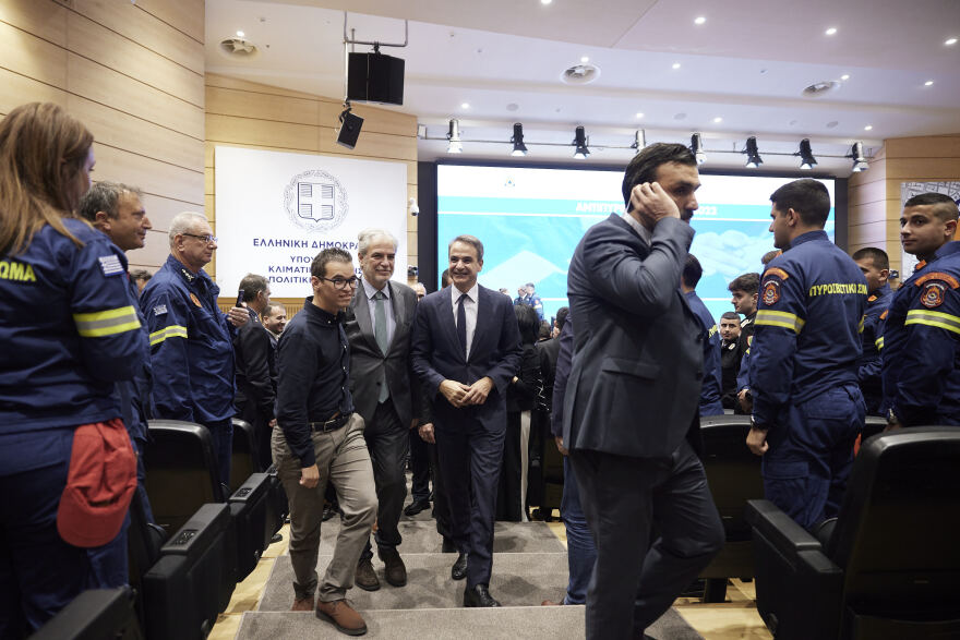 DuoDay σήμερα για τον Μητσοτάκη  - Ο Γιώργος τον περίμενε στο Μαξίμου και δούλεψαν μαζί