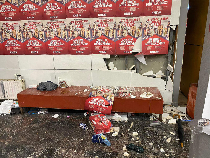 ΑΠΘ: Εικόνες καταστροφής στην Πολυτεχνική Σχολή - Βρήκαν μολότοφ - Δείτε βίντεο, φωτογραφίες