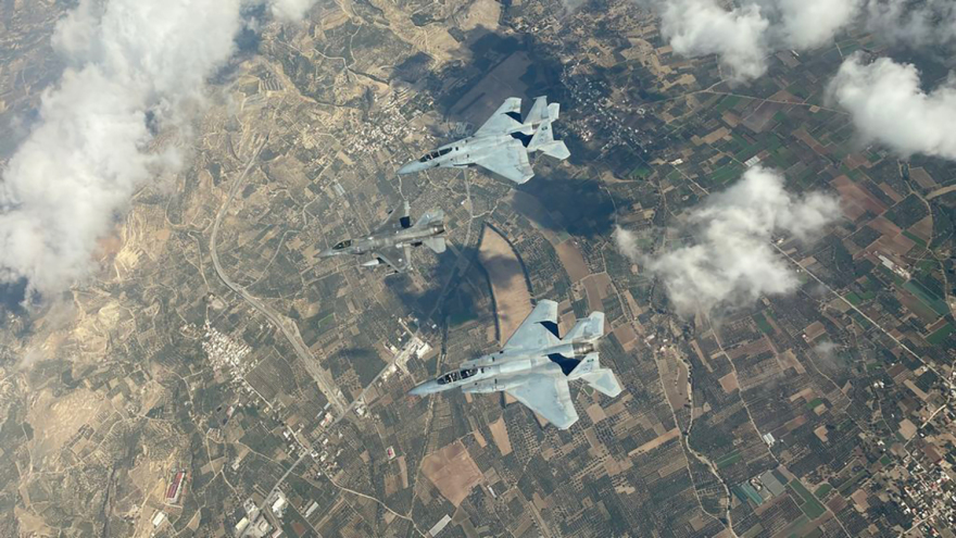 Πολεμική Αεροπορία:  Ο αρχηγός ΓΕΑ πέταξε με μαχητικό από την 115ΠΜ στη Σούδα