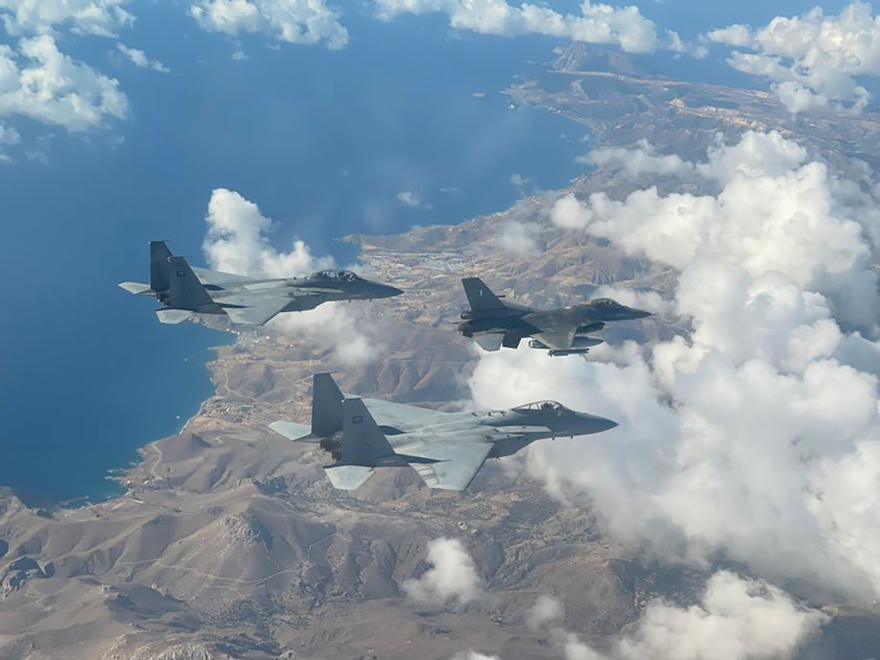 Πολεμική Αεροπορία:  Ο αρχηγός ΓΕΑ πέταξε με μαχητικό από την 115ΠΜ στη Σούδα