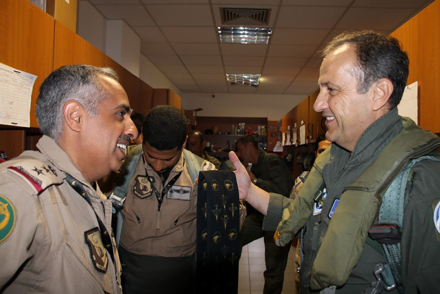 Πολεμική Αεροπορία:  Ο αρχηγός ΓΕΑ πέταξε με μαχητικό από την 115ΠΜ στη Σούδα