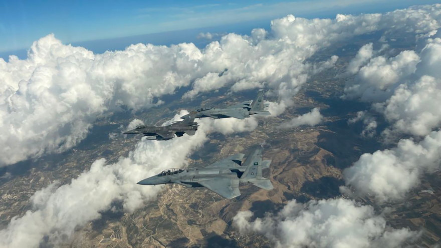 Πολεμική Αεροπορία:  Ο αρχηγός ΓΕΑ πέταξε με μαχητικό από την 115ΠΜ στη Σούδα