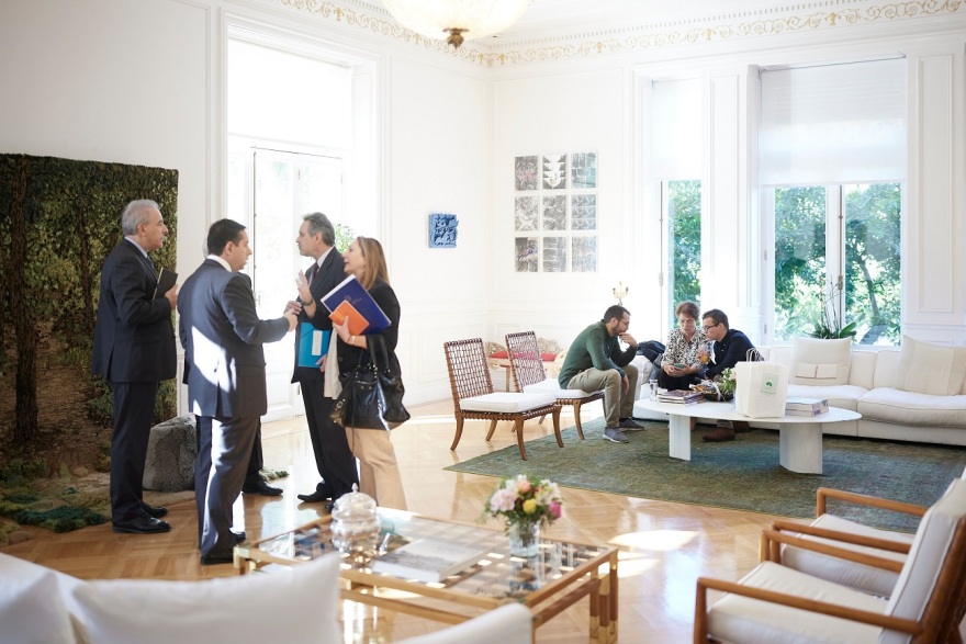 DuoDay σήμερα για τον Μητσοτάκη  - Ο Γιώργος τον περίμενε στο Μαξίμου και δούλεψαν μαζί