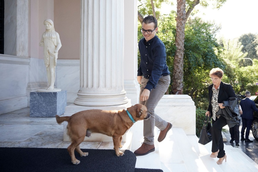 DuoDay σήμερα για τον Μητσοτάκη  - Ο Γιώργος τον περίμενε στο Μαξίμου και δούλεψαν μαζί