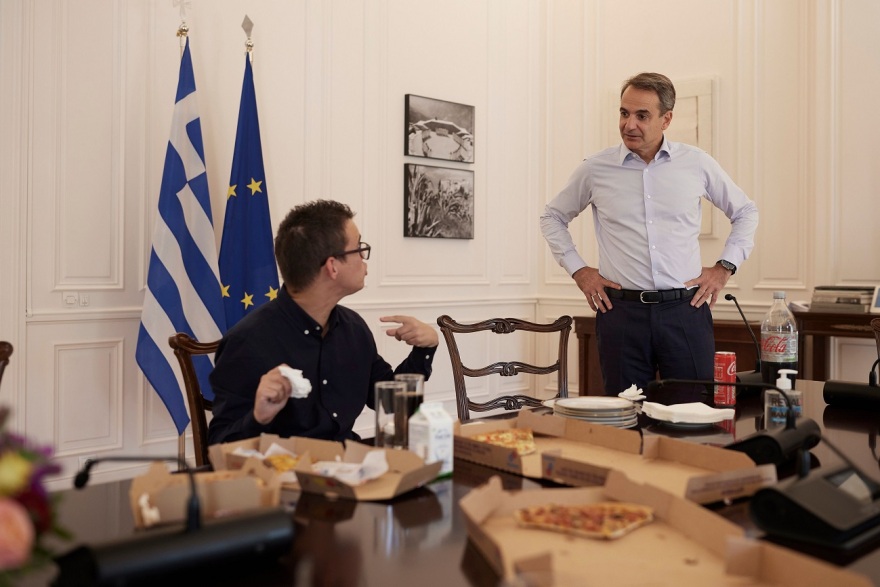 DuoDay σήμερα για τον Μητσοτάκη  - Ο Γιώργος τον περίμενε στο Μαξίμου και δούλεψαν μαζί