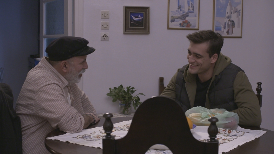 Τρία Μίλια: Η Μάνια ακούει τη Φωτεινή και τον Στέφανο να κατηγορούν τον Μιχάλη για κλοπή