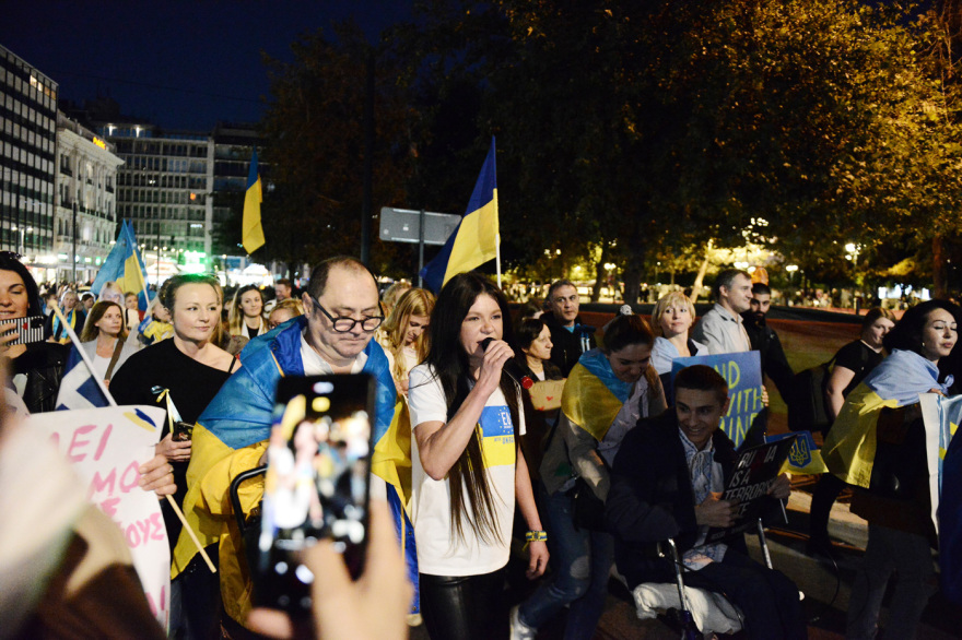 Ρουσλάνα: Στην αντιπολεμική συγκέντρωση Ουκρανών στην πλατεία Συντάγματος η τραγουδίστρια