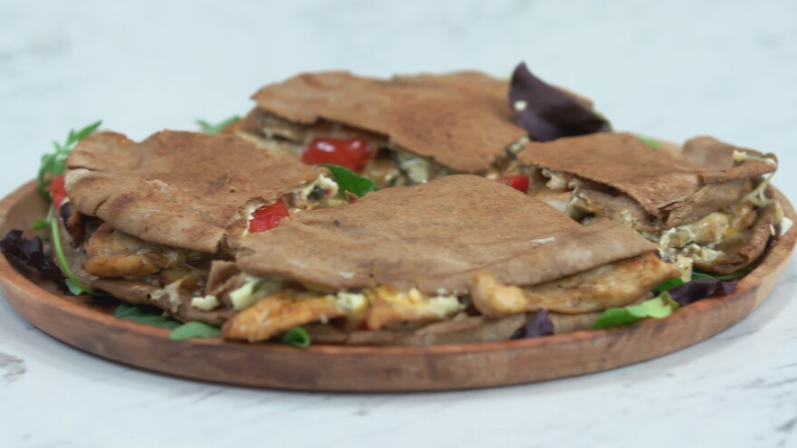 Kitchen Lab: Ο Άκης Πετρετζίκης παρουσιάζει πρωτότυπα πιάτα για τα χειμερινά τραπέζια 