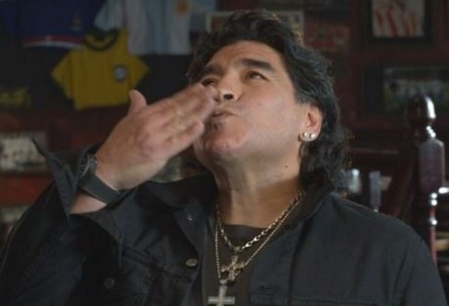  Όταν η Louis Vuitton είχε «ενώσει» Πελέ και Μαραντόνα με γκεστ τον Ζιντάν! 