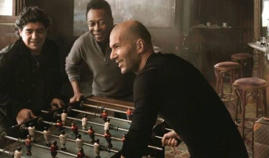  Όταν η Louis Vuitton είχε «ενώσει» Πελέ και Μαραντόνα με γκεστ τον Ζιντάν! 