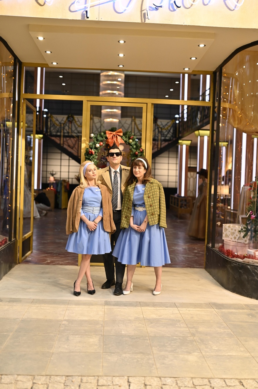 Παράδεισος των κυριών: Στολίστηκε για τα Χριστούγεννα