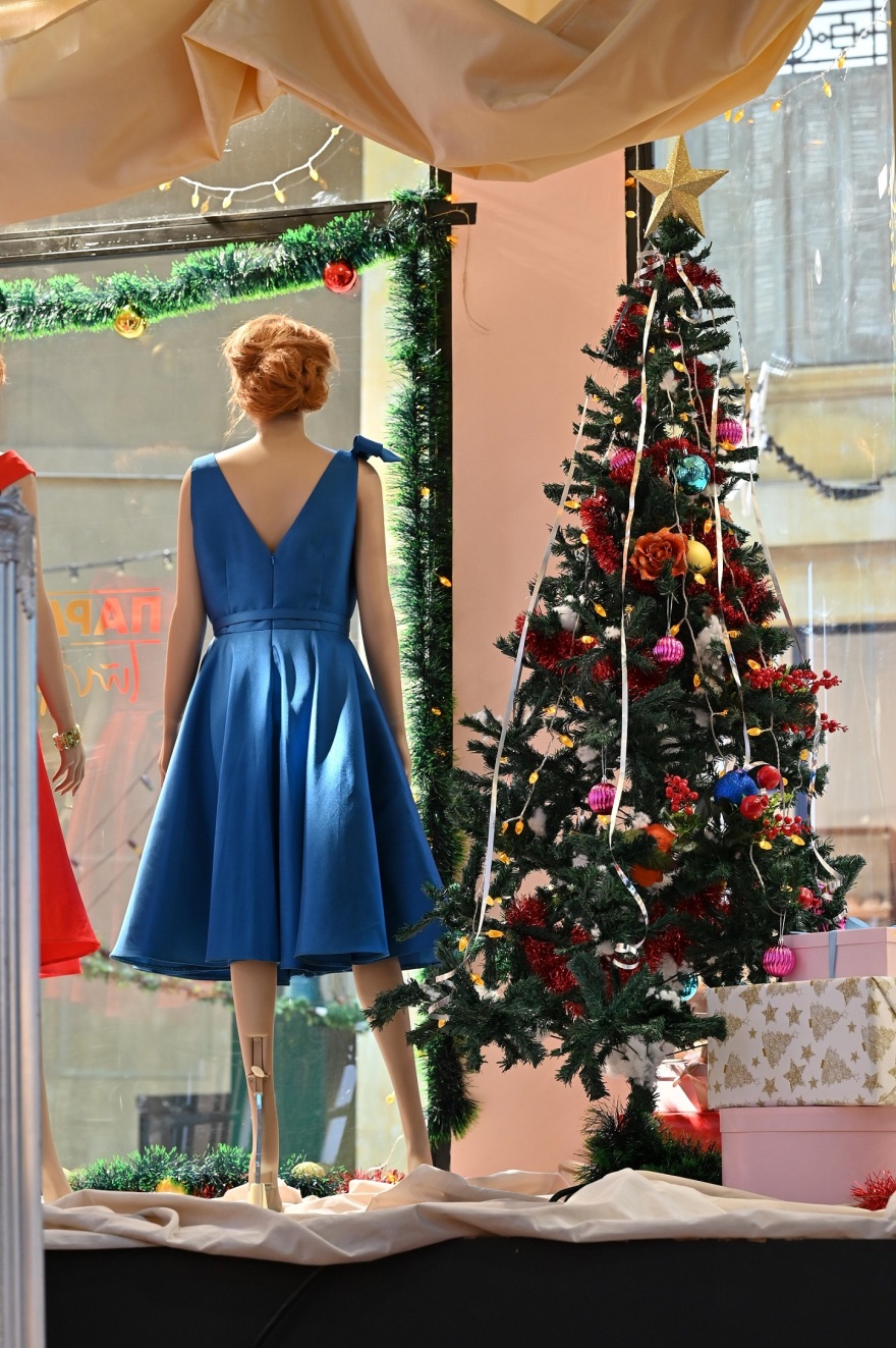 Παράδεισος των κυριών: Στολίστηκε για τα Χριστούγεννα