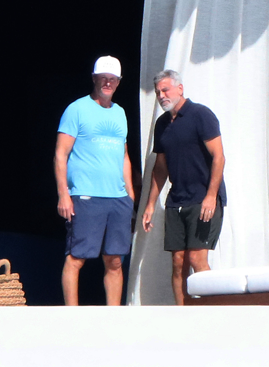 Τζορτζ Κλούνεϊ και Ραντ Γκέρμπερ απολαμβάνουν τις διακοπές τους χωρίς τις γυναίκες τους