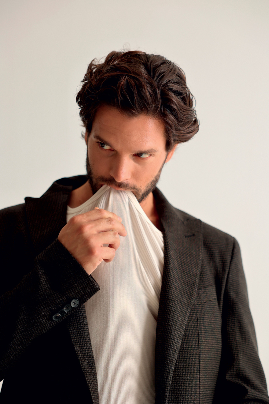 Νικόλας Μπράβος: Πιασ’ τον αν μπορείς