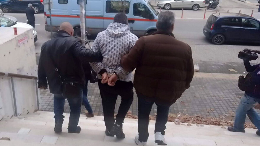 Θεσσαλονίκη: Προθεσμία για να απολογηθεί έλαβε ο Γερμανός παιδόφιλος που παρίστανε τον αστυνομικό