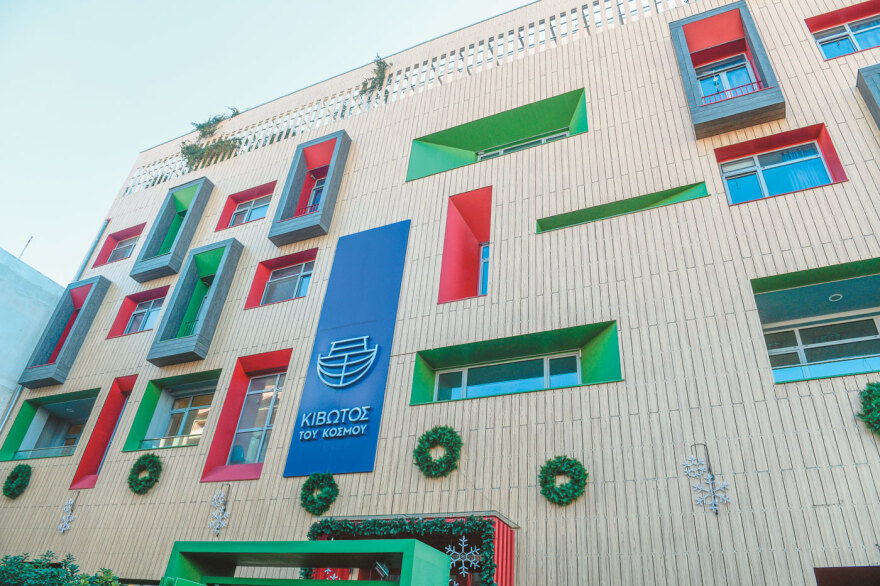 Κιβωτός του Κόσμου: Δωρεές, ακίνητα και πακτωλός χρημάτων πίσω από τη βιτρίνα