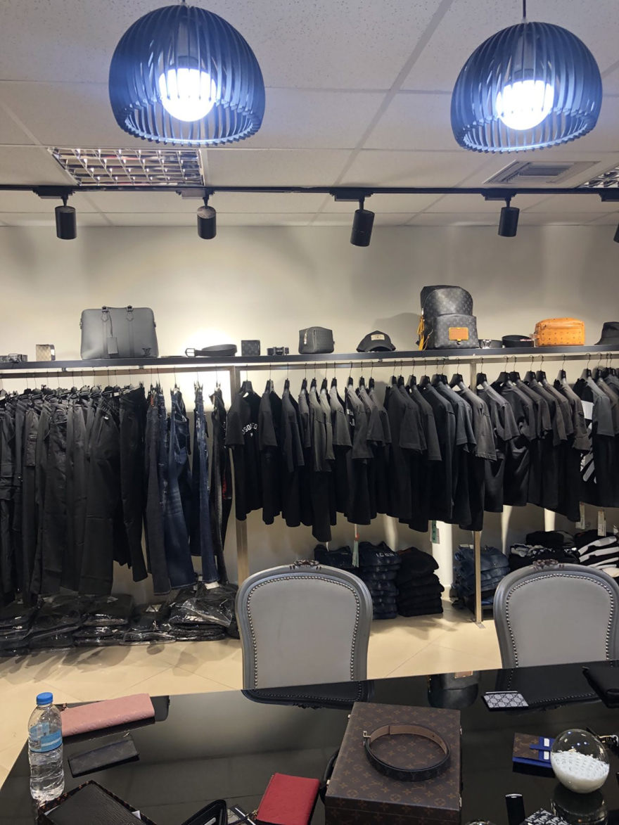 Θεσσαλονίκη: Κατασχέθηκε ποσότητα «μαμούθ» από απομιμήσεις επώνυμων ρούχων - Πάνω από 350.000 ευρώ η ζημιά των εταιρειών