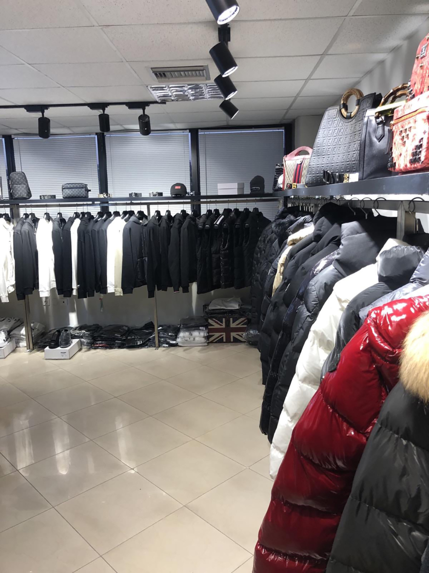 Θεσσαλονίκη: Κατασχέθηκε ποσότητα «μαμούθ» από απομιμήσεις επώνυμων ρούχων - Πάνω από 350.000 ευρώ η ζημιά των εταιρειών