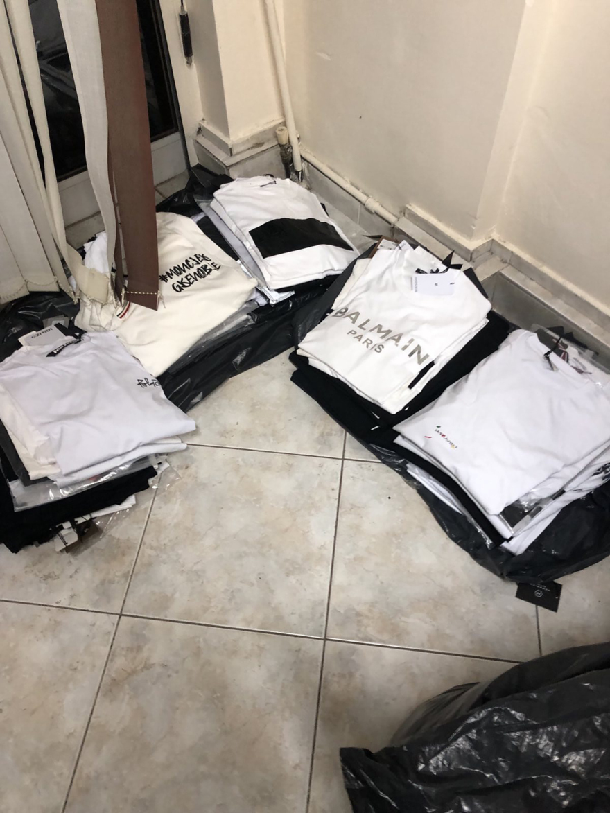 Θεσσαλονίκη: Κατασχέθηκε ποσότητα «μαμούθ» από απομιμήσεις επώνυμων ρούχων - Πάνω από 350.000 ευρώ η ζημιά των εταιρειών