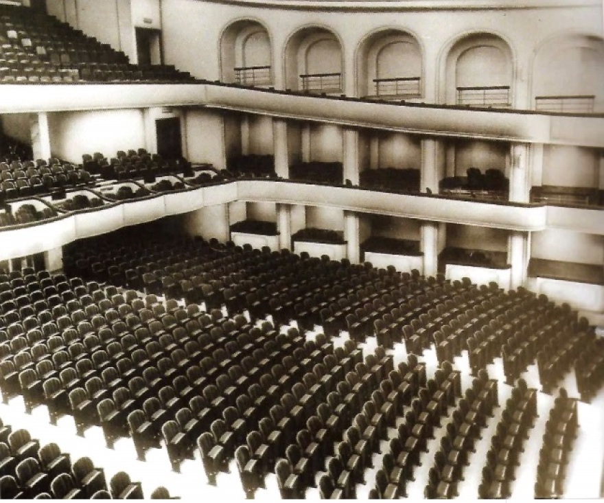 «Rex»: Η ιστορία του θρυλικού κτιρίου που έφερε τη Νέα Υόρκη στην Αθήνα - Δείτε φωτογραφίες