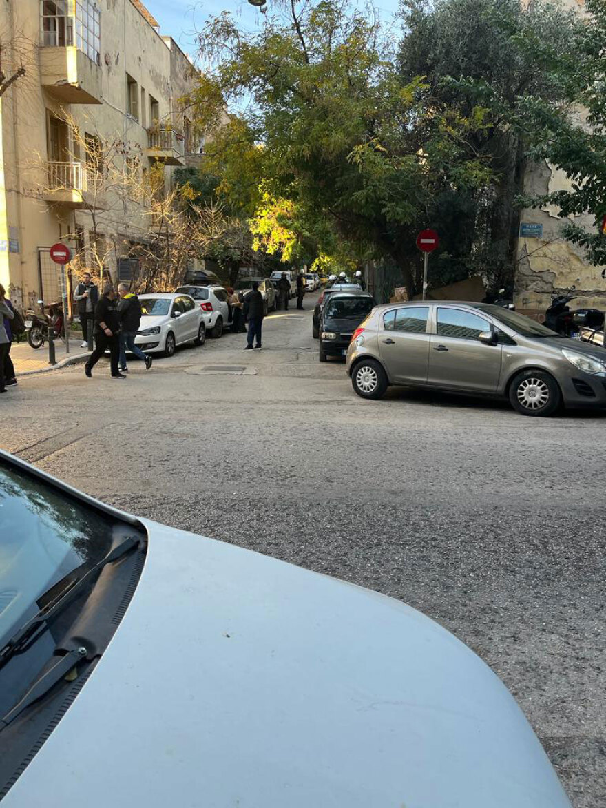 Συνελήφθη ο δράστης του εμπρησμού στη Real - Δείτε εικόνες από την επιχείρηση της ΕΛΑΣ 