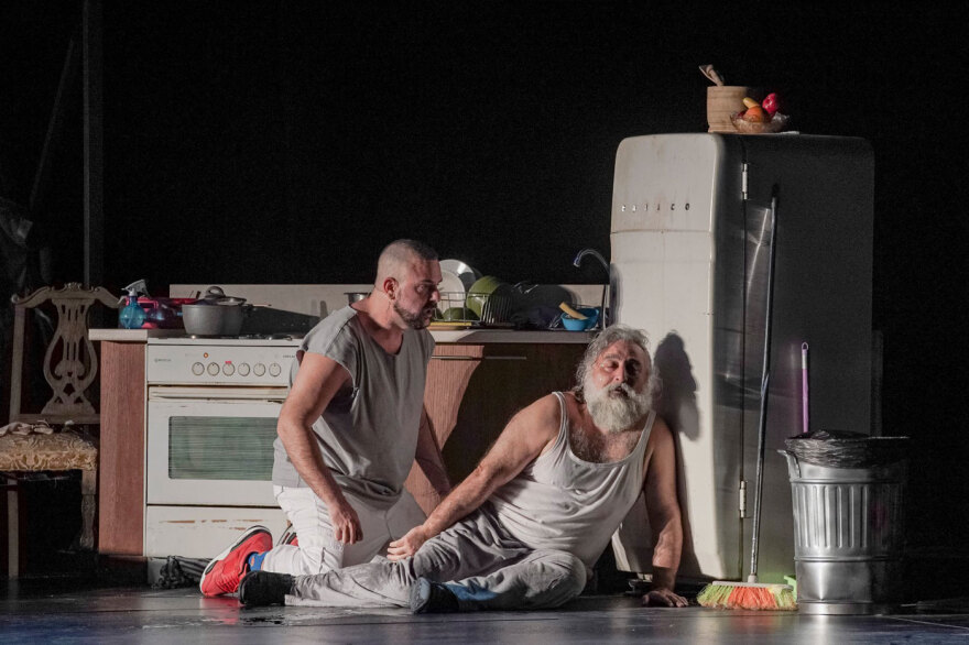 «Σπιρτόκουτο»: Χορεύοντας πάνω στα χαλάσματα της ελληνικής ψυχής