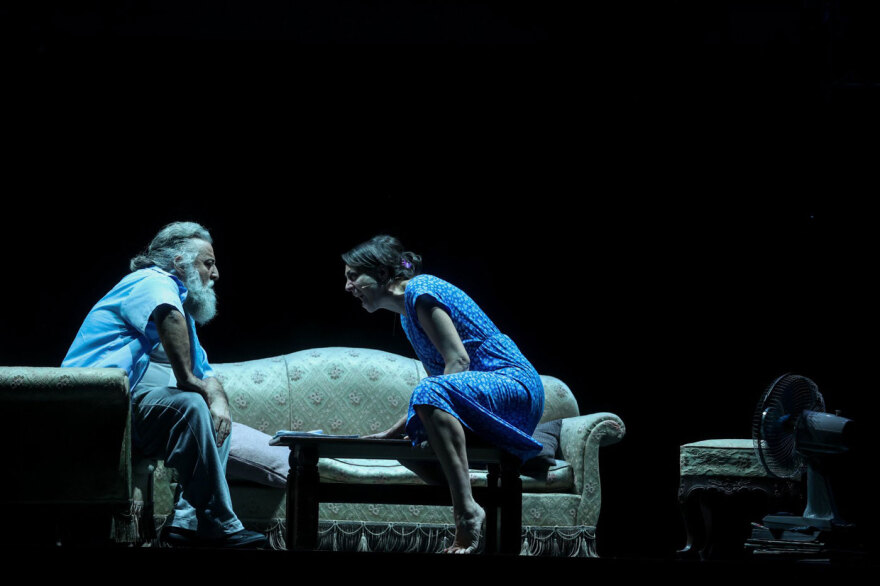 «Σπιρτόκουτο»: Χορεύοντας πάνω στα χαλάσματα της ελληνικής ψυχής