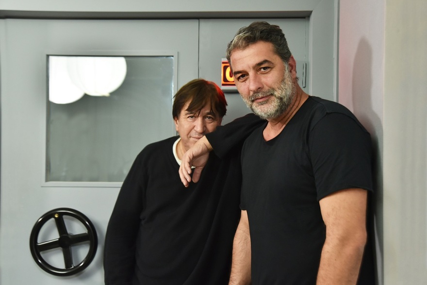 Αυτή η νύχτα μένει: Έγινε podcast με πρώτο καλεσμένο τον Βασίλη Μπισμπίκη