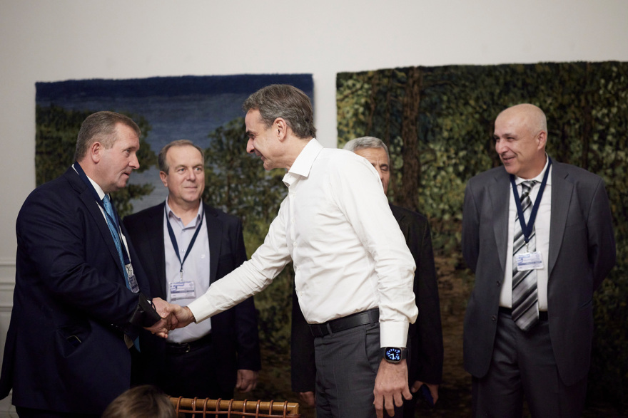 Συνάντηση Μητσοτάκη με μειονοτικούς μαθητές της Ροδόπης: Μίλησαν για τη σχολική ζωή και το... Μουντιάλ