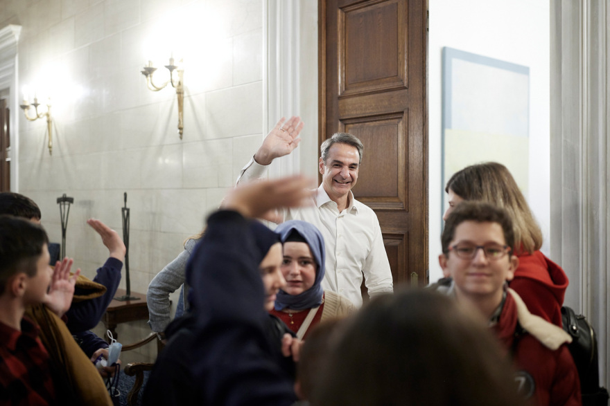 Συνάντηση Μητσοτάκη με μειονοτικούς μαθητές της Ροδόπης: Μίλησαν για τη σχολική ζωή και το... Μουντιάλ