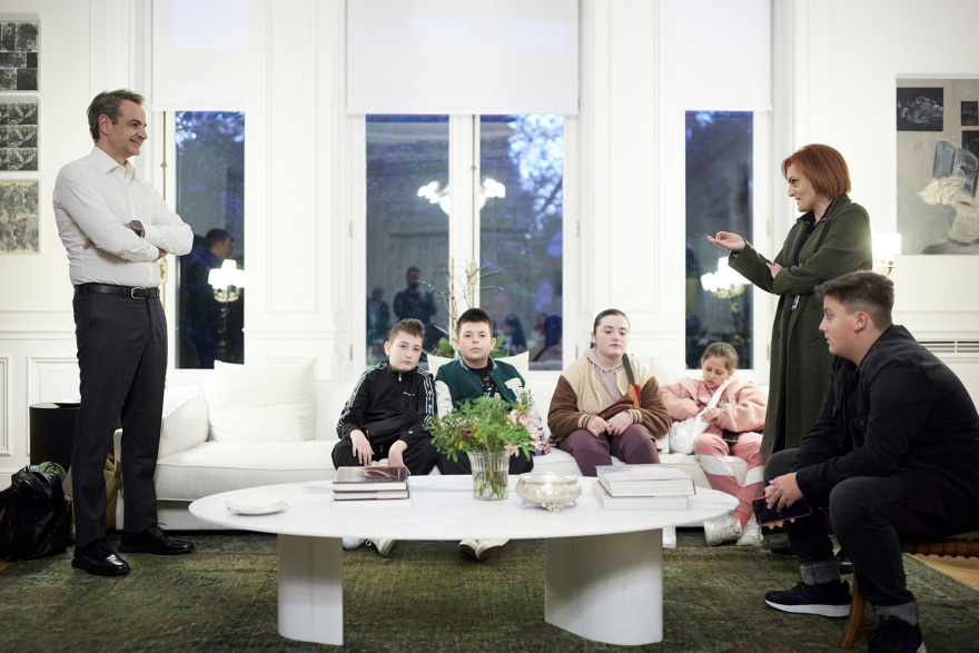 Συνάντηση Μητσοτάκη με μειονοτικούς μαθητές της Ροδόπης: Μίλησαν για τη σχολική ζωή και το... Μουντιάλ