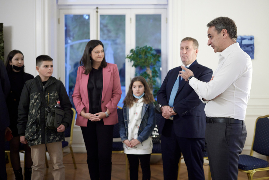 Συνάντηση Μητσοτάκη με μειονοτικούς μαθητές της Ροδόπης: Μίλησαν για τη σχολική ζωή και το... Μουντιάλ