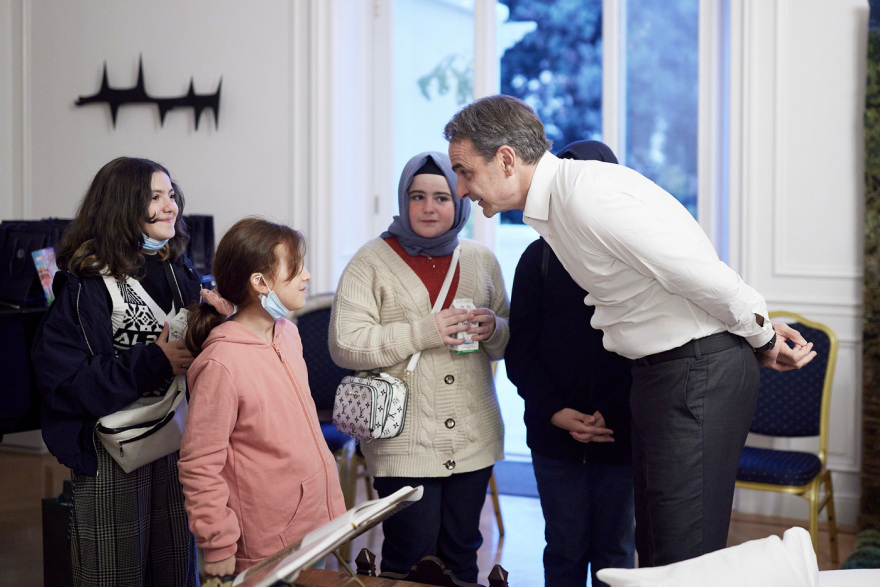 Συνάντηση Μητσοτάκη με μειονοτικούς μαθητές της Ροδόπης: Μίλησαν για τη σχολική ζωή και το... Μουντιάλ
