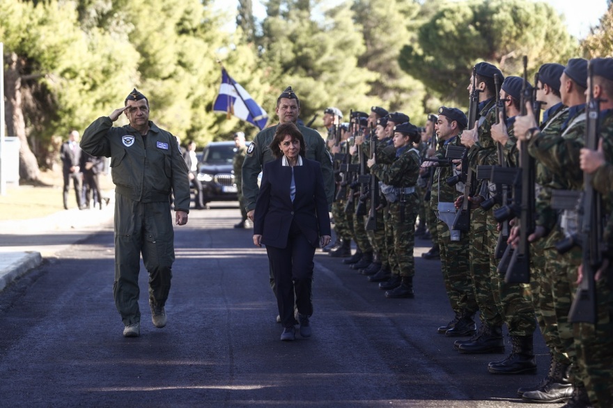 Στην Τανάγρα η Κατερίνα Σακελλαροπούλου, μπήκε σε πιλοτήριο Rafale - Δείτε φωτογραφίες
