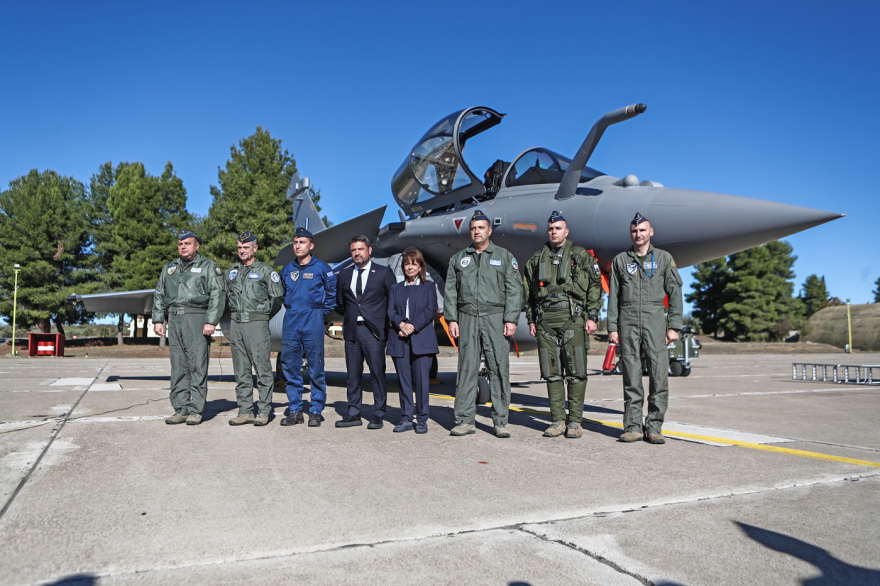 Στην Τανάγρα η Κατερίνα Σακελλαροπούλου, μπήκε σε πιλοτήριο Rafale - Δείτε φωτογραφίες