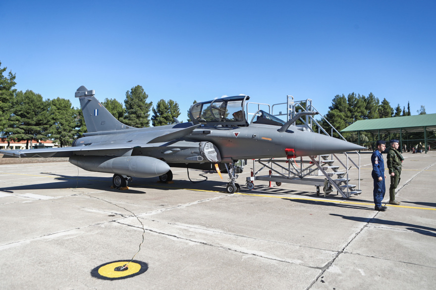 Στην Τανάγρα η Κατερίνα Σακελλαροπούλου, μπήκε σε πιλοτήριο Rafale - Δείτε φωτογραφίες