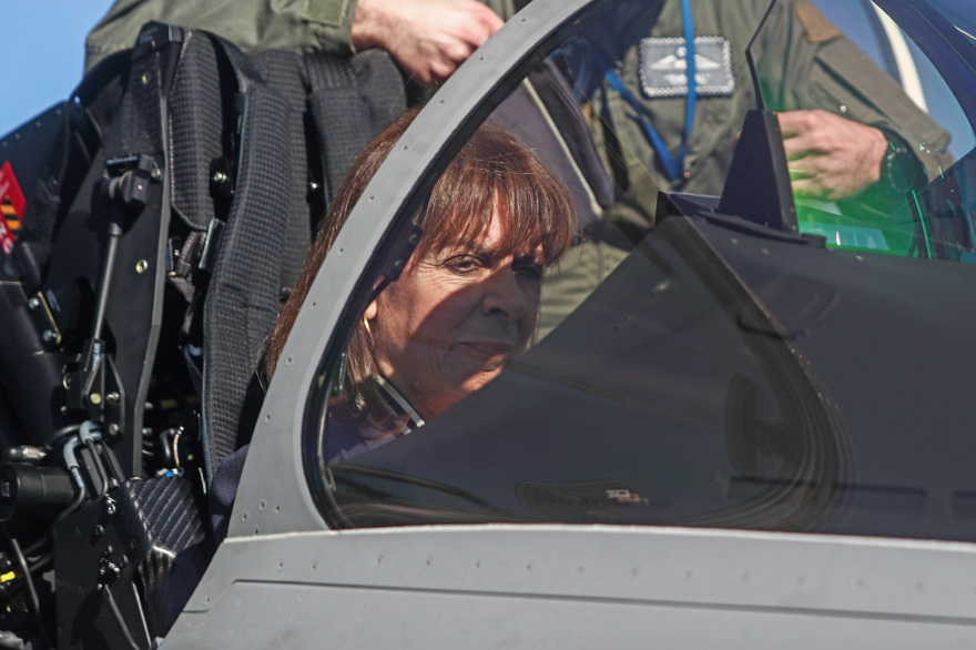 Στην Τανάγρα η Κατερίνα Σακελλαροπούλου, μπήκε σε πιλοτήριο Rafale - Δείτε φωτογραφίες