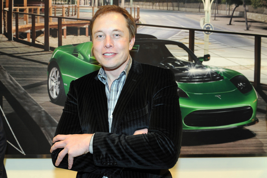 Ζara, Apple, Έλον Μασκ και Μπέκαμ στην «ουρά» για να αγοράσουν την Γιουνάιτεντ