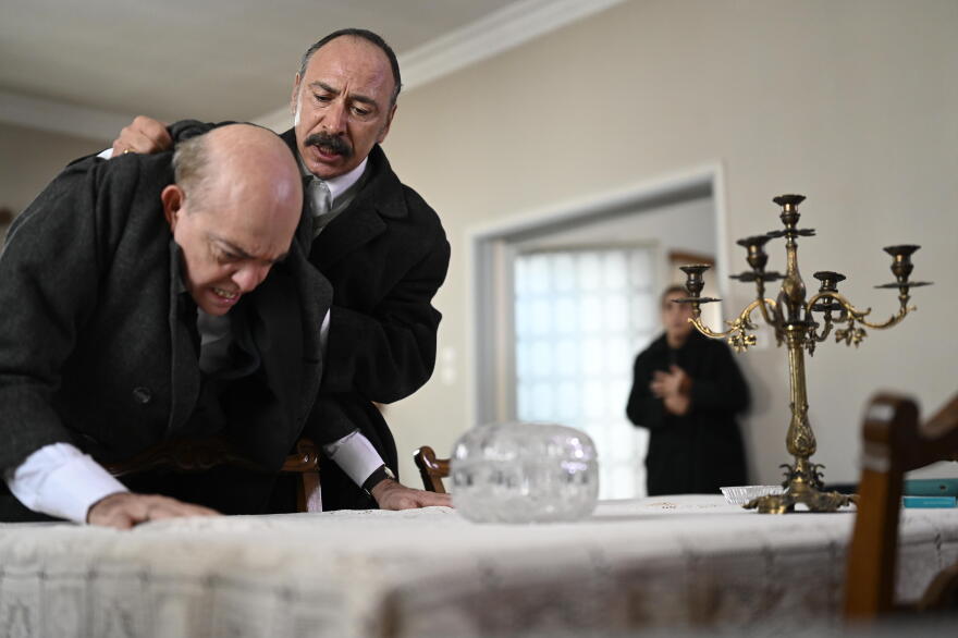 Παράδεισο των κυριών: Ο Ντίνος αντιμετωπίζει την Αμαλία με έναν τρόπο που η ίδια ποτέ δεν θα περίμενε