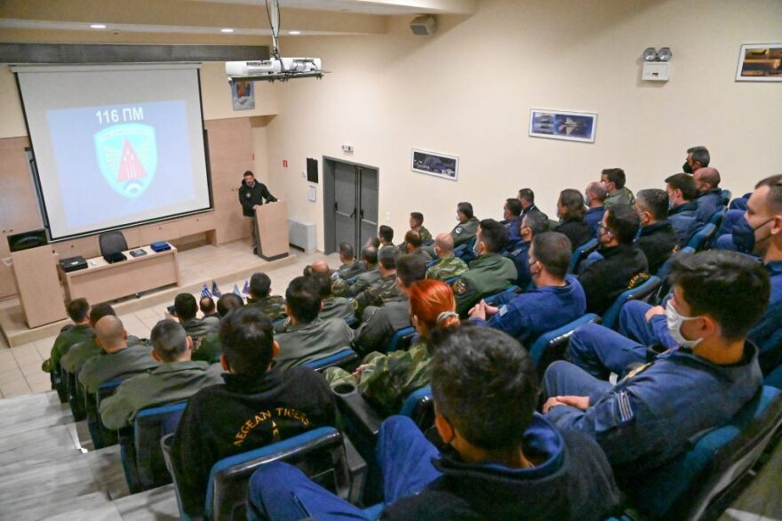 Στις αεροπορικές βάσεις Ανδραβίδας και Άραξου ο Χαρδαλιάς - Δείτε φωτογραφίες